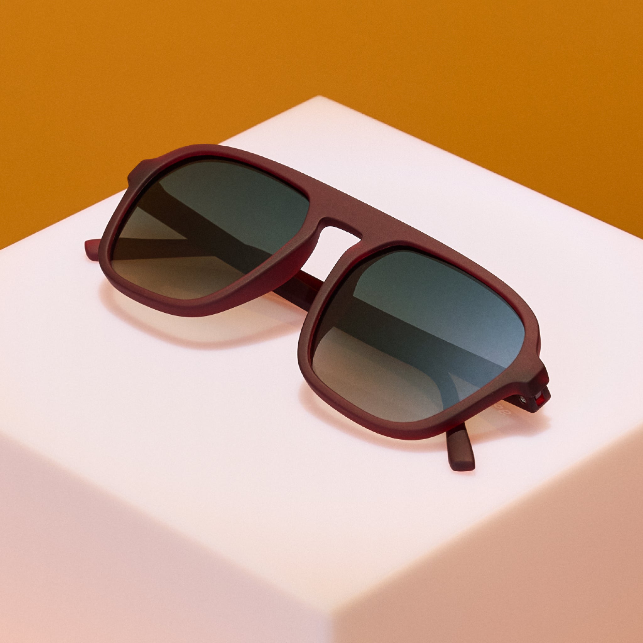 Conversation Pit Regular - Sunny Day Active Sunglasses