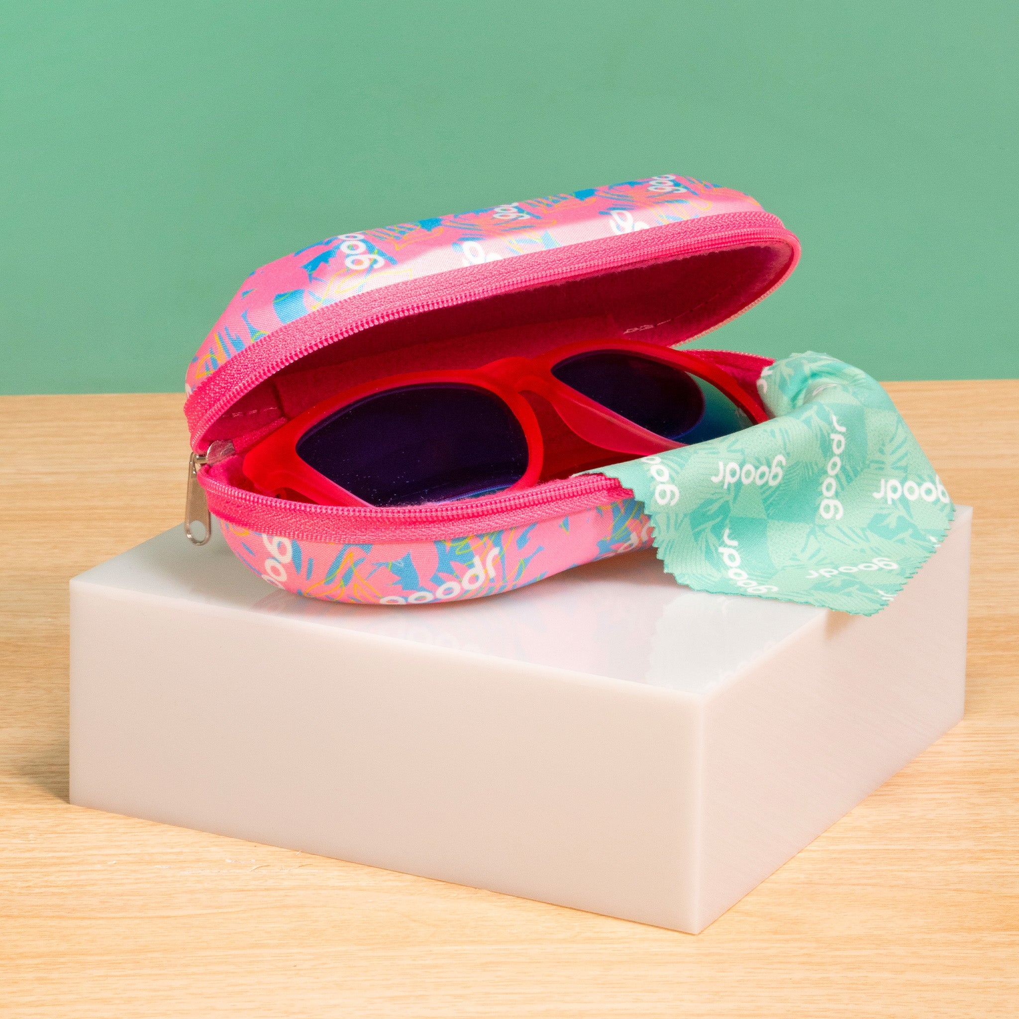 We Make a Good Case - Smooth Lightweight Sunglasses