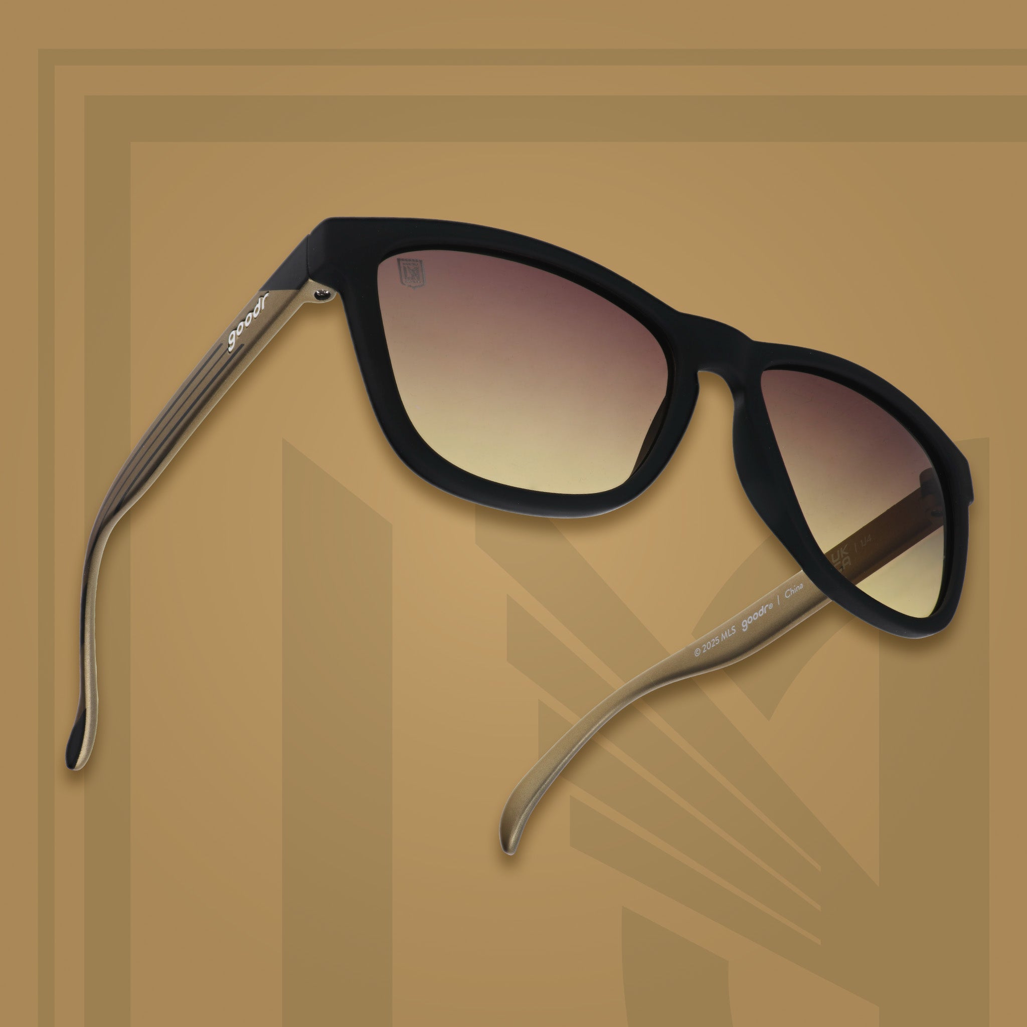 Black & Gold - Smooth Vacation Sunglasses